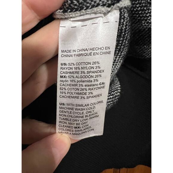 Chico’s Zenergy Women's Leopard Colorblock Knit Sweater Mixed Media Size 3 (XL) - Picture 7 of 9